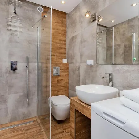 Skwer Kosciuszki By Renters *